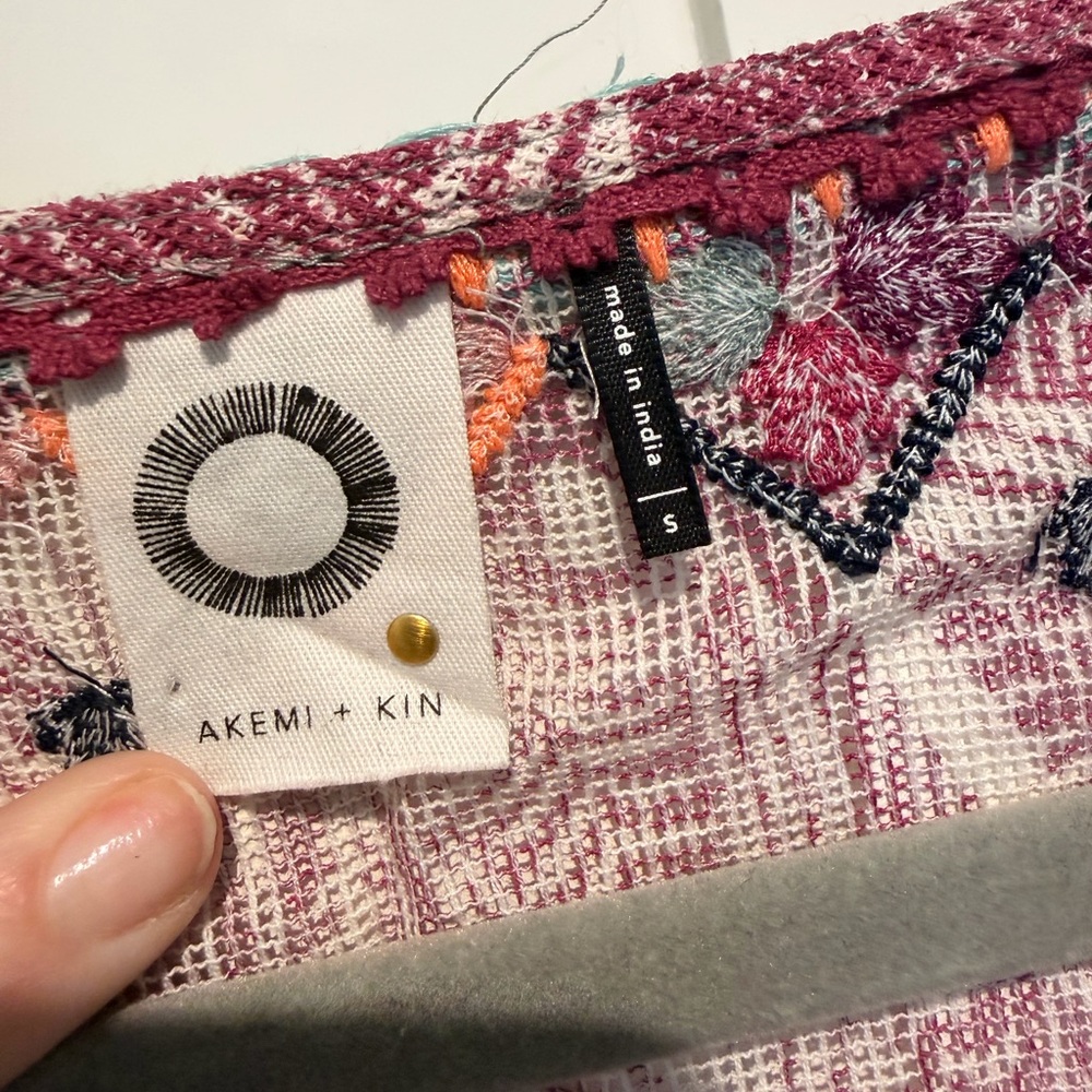 Anthropologie Akemi + Kin Arembepe Embroidered Ombre Top size small - Picture 3 of 4